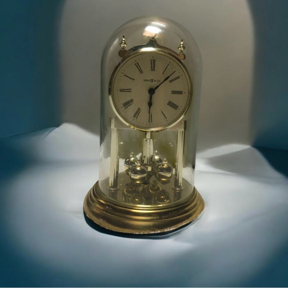 Howard Miller ~ Vintage ~ Dome Clock ~ Rotating Spheres